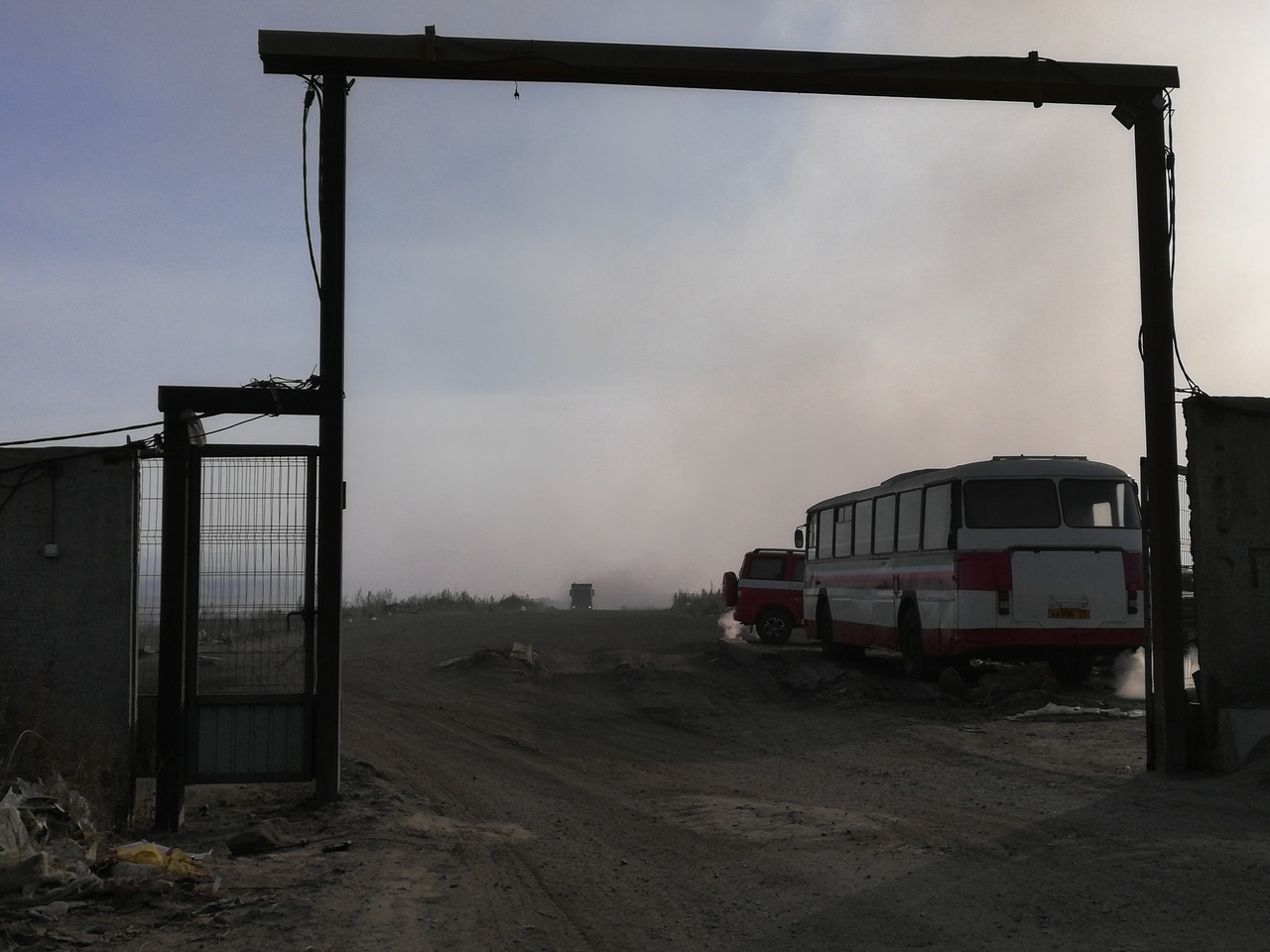 Потушено 3,5 из 4 га пожара на мусорном полигоне в Чите