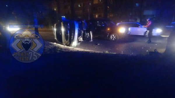 Пьяный водитель Lexus, лишенный прав, врезался в Range Rover и перевернул авто