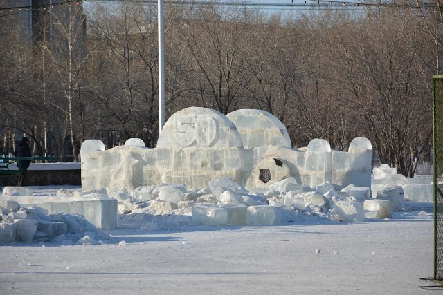 Вандалы сломали фигурки собак в Ледовом городке в Краснокаменске
