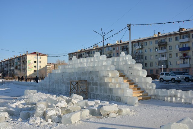 Вандалы сломали фигурки собак в Ледовом городке в Краснокаменске