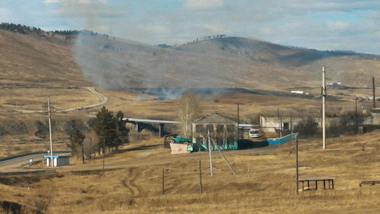 Несколько возгораний действует в Газ-Заводском районе вблизи сел