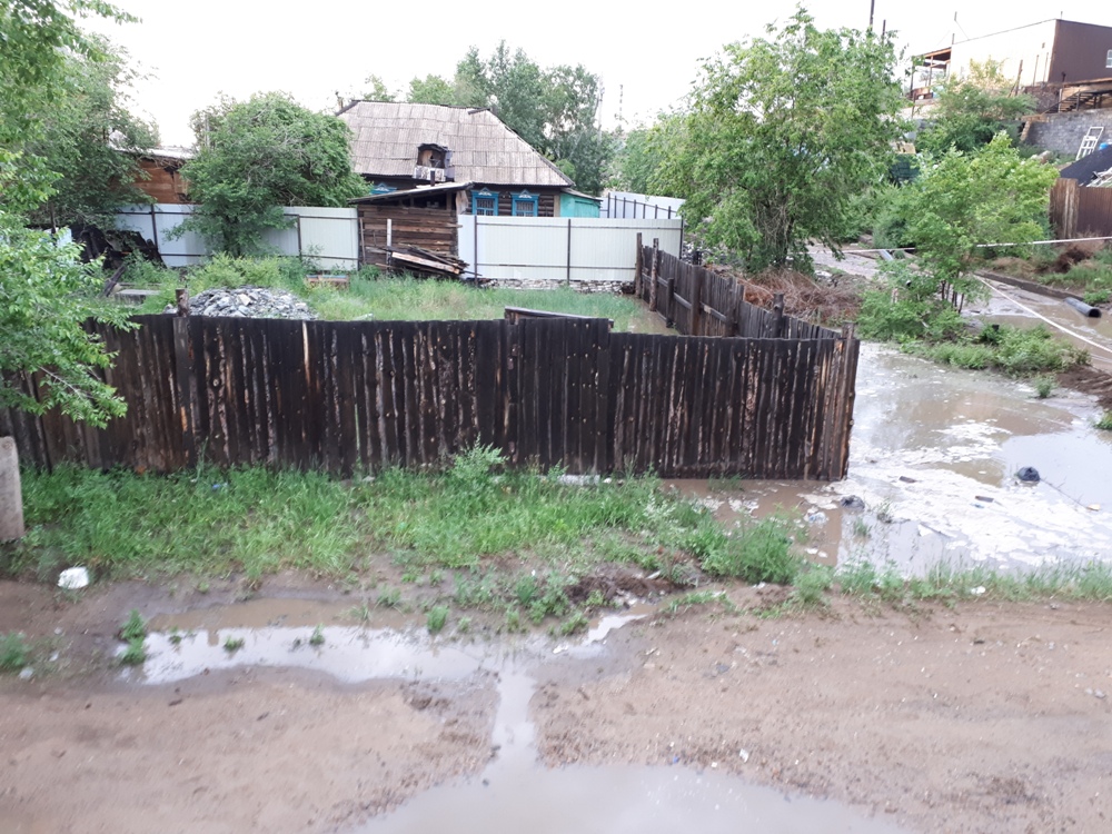 Ливни подтопляют частные дома в центре Читы