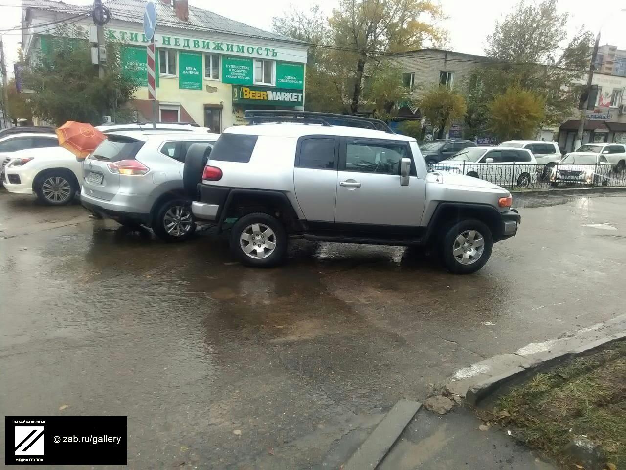 Пробка из-за столкновения трёх автомобилей образовалась в центре Читы