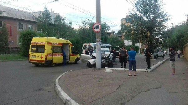 Нетрезвый водитель врезался в столб в Чите