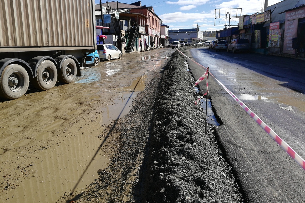 Предприниматели Читы за свой счет ремонтируют дорогу возле ул. Лазо