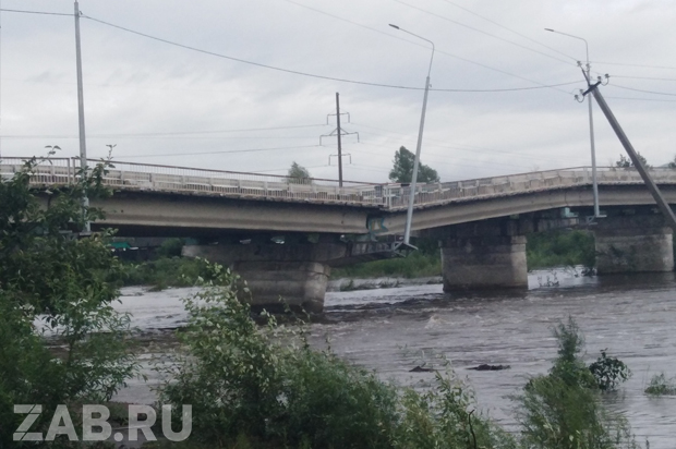 Мост от Каштакского кольца до Романовского «рушится на глазах» - очевидцы