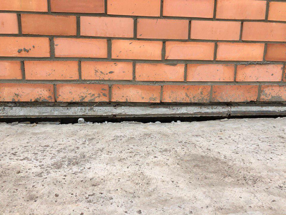 Судно, весло, старые УАЗы и туалет