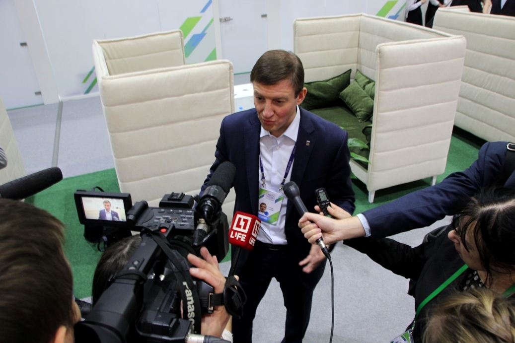 Лидер, «миллионер», филантроп