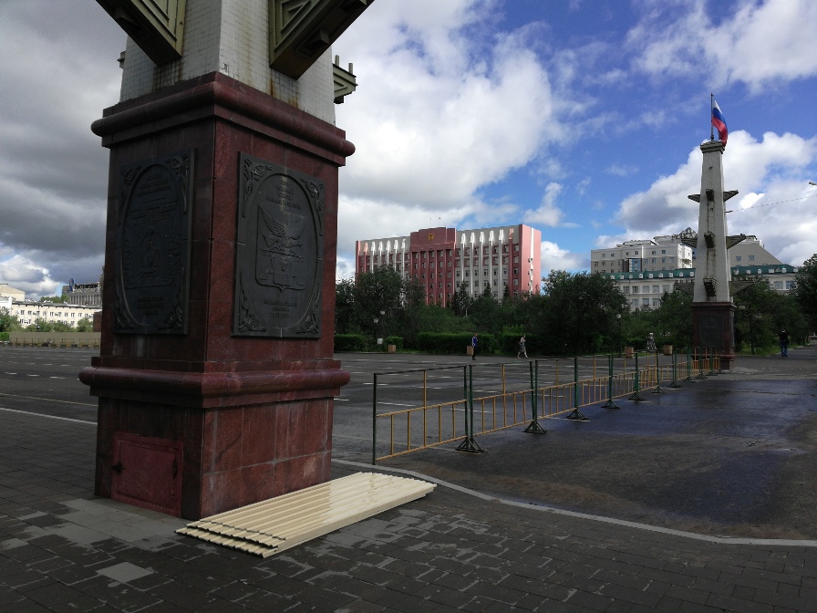 Памятник Ленину в центре Читы огородили для реконструкции