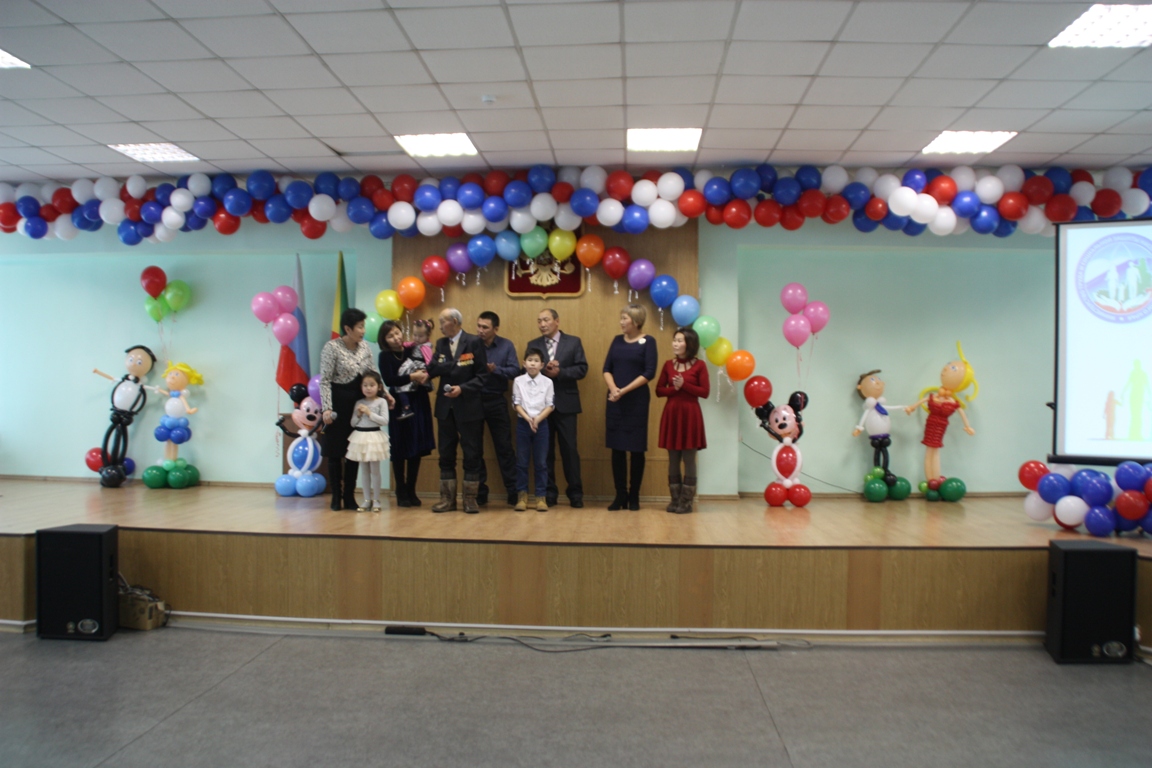 Лучшие семьи края получили по 100 тысяч рублей