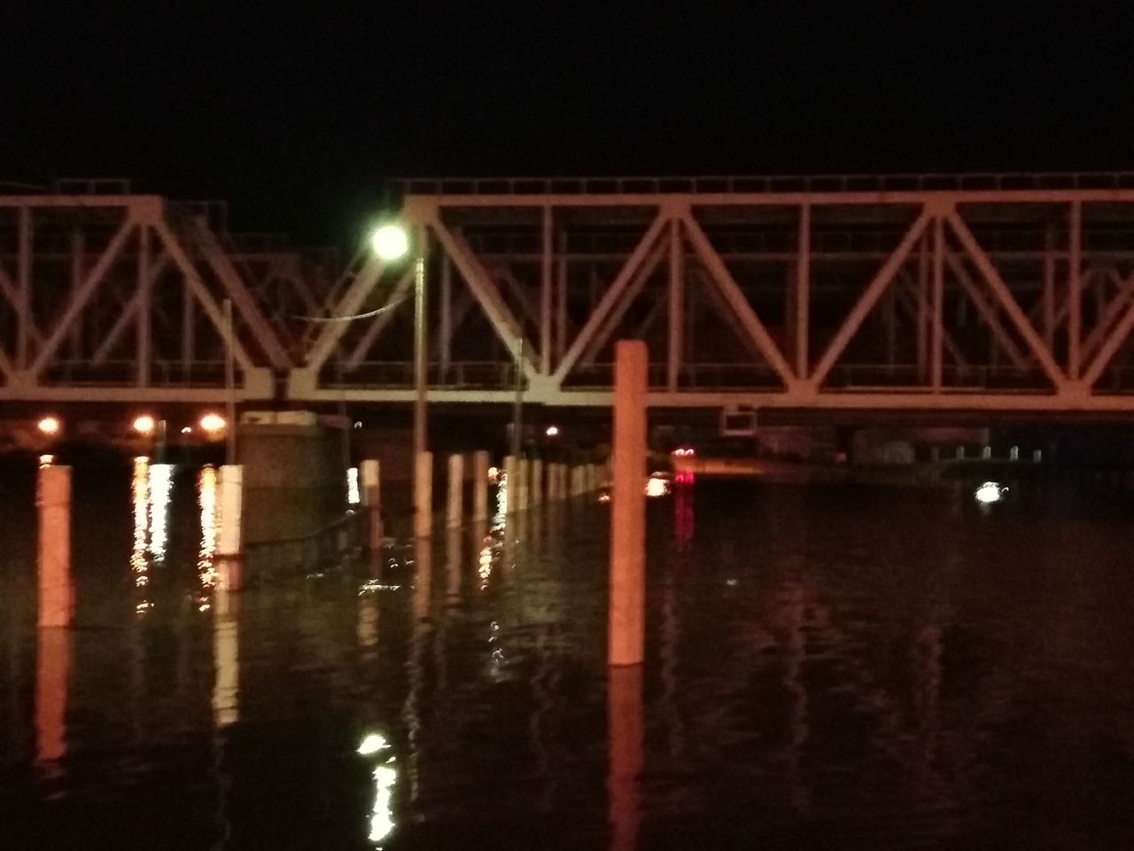 В Сети появилось видео, как быстро прибывает вода под ж/д мостом в Чите