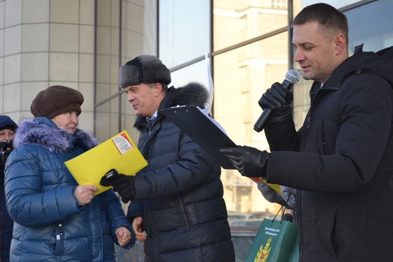 Томских вручил новые автобусы школам Забайкалья