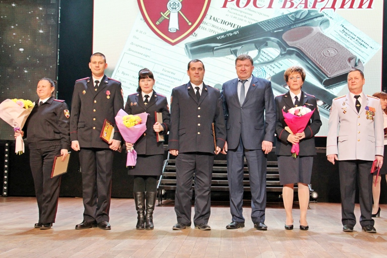 Спикер Заксобрания наградил лучших сотрудников Росгвардии Забайкалья
