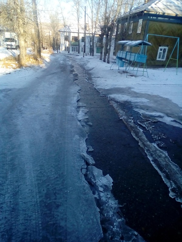 Забмедиа. Улицу Маяковского заливает канализация Омск.