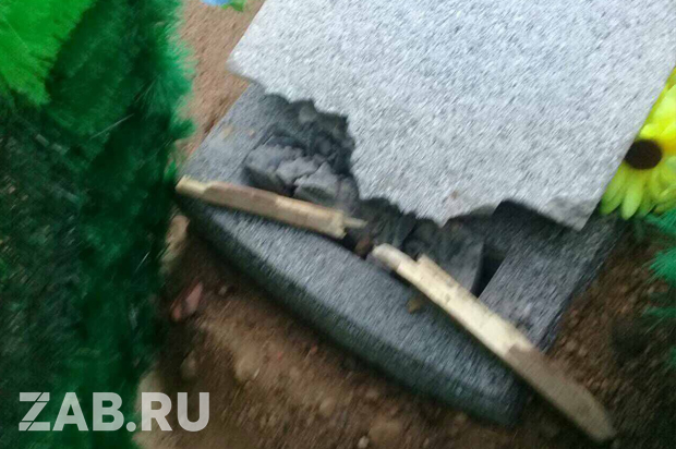За повредивших могилы в Урульге школьников ответят их родители