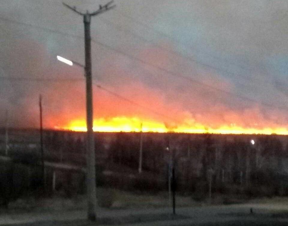 Жители Жирекена рассказали о подошедшем вплотную к посёлку пожаре