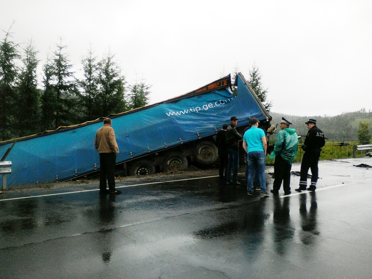Военные помогают новосибирскому дальнобойщику, неделю ждавшему помощи в Забайкалье