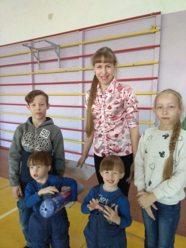 Школьники и родители – участники проекта «Успешная школа – успешное будущее» получили дипломы и подарки