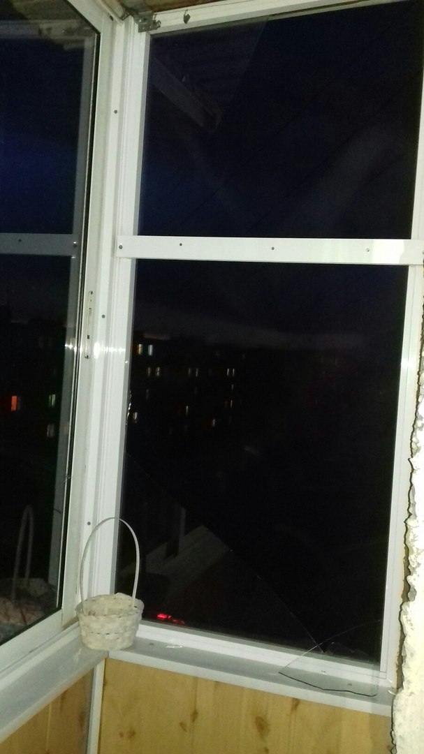 Из-за сильного ветра в Чите поднялась песчаная буря и выбивает окна на балконах