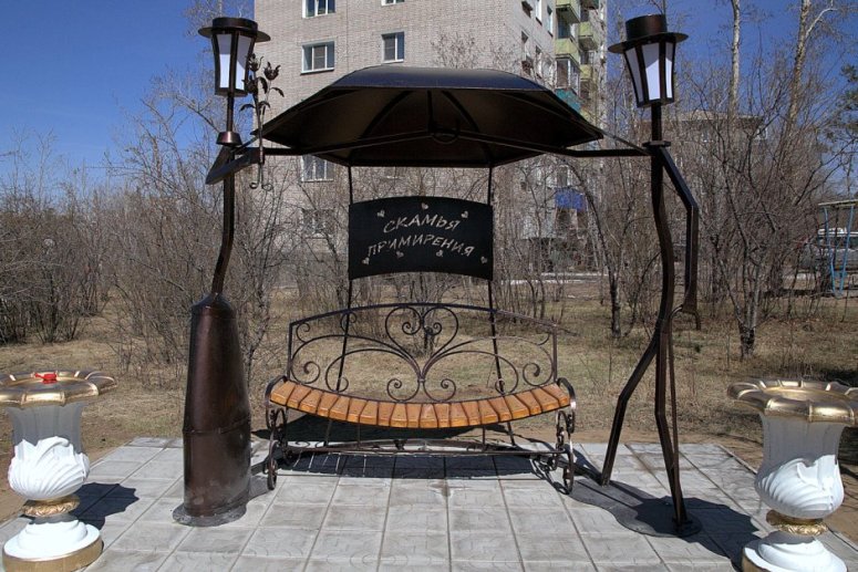 Новая стела и «скамья примирения» появились в парке 35-летия Победы в Чите
