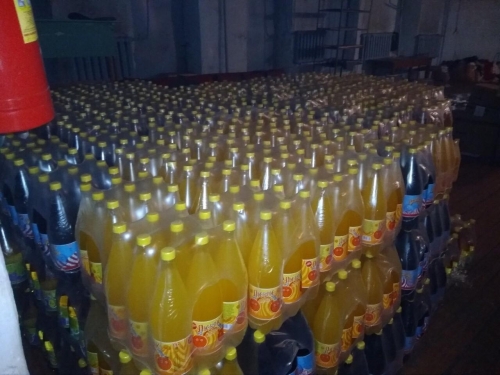 Семь тонн лимонада доставили депутаты Заксобрания в детсады и школы двух районов края