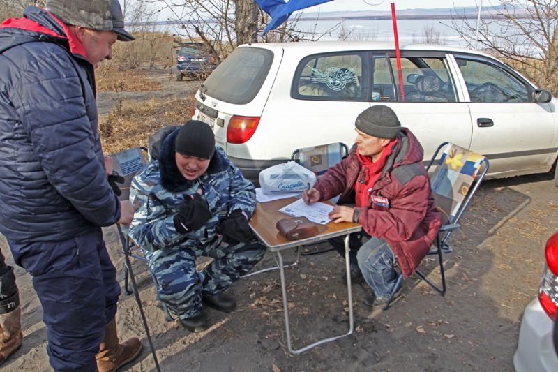 Команда «Оба-На» победила в чемпионате по подлёдной рыбалке на Кеноне