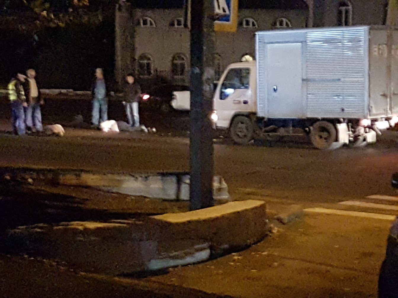 Двое пешеходов попали под колеса грузовика возле «Океана» в Чите