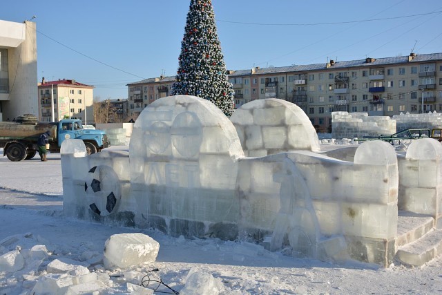 Вандалы сломали фигурки собак в Ледовом городке в Краснокаменске