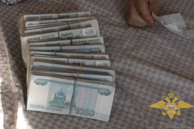 Во время обыска в доме у экс-главы Читинского района изъяли деньги и боеприпасы