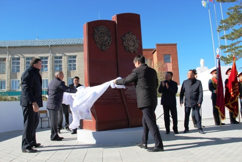 Памятники Кобзону и еще двум Героям открыли в Агинском