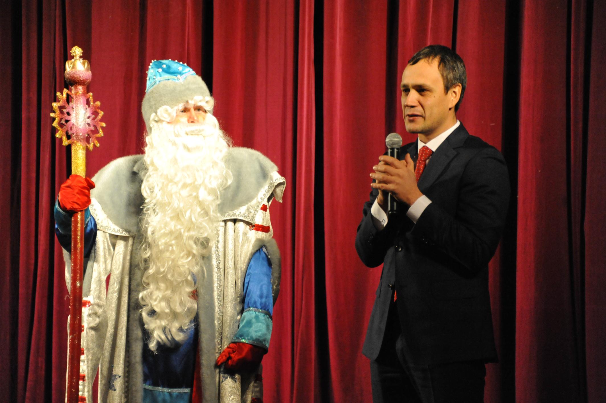 Более тысячи детей получат подарки весом 1,6 кг на Губернаторских ёлках в Чите