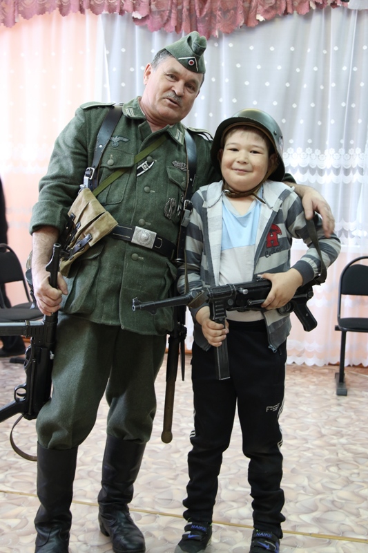 В Шерловой Горе при поддержке СУЭК прошла выставка «Оружие Победы»