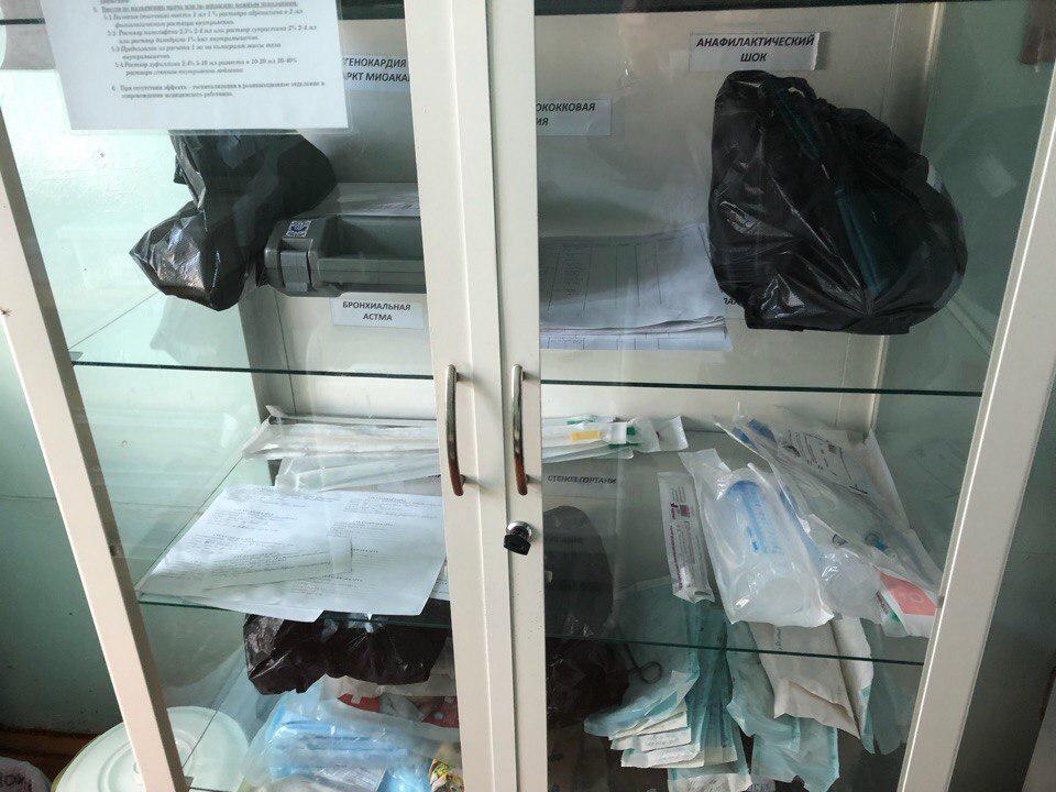 Судно, весло, старые УАЗы и туалет