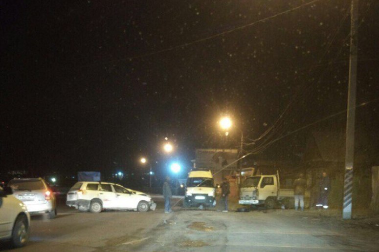 «Лобовое» ДТП между Nissan и грузовиком произошло в Чите