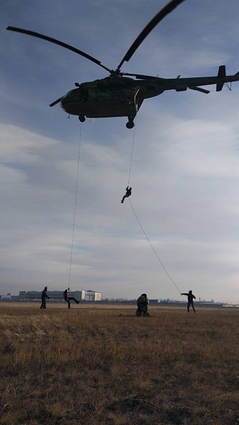 Спасатели из Бурятии сняли видео прыжков на учениях в Чите