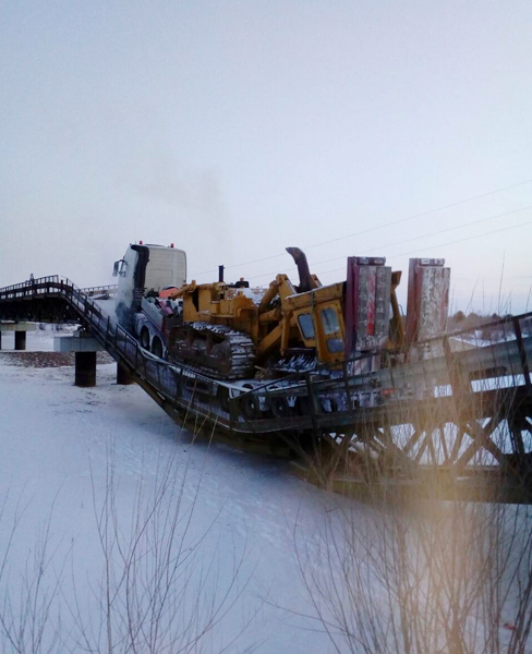 Мост обрушился в Бурятии после проезда тягача массой 73 тонны