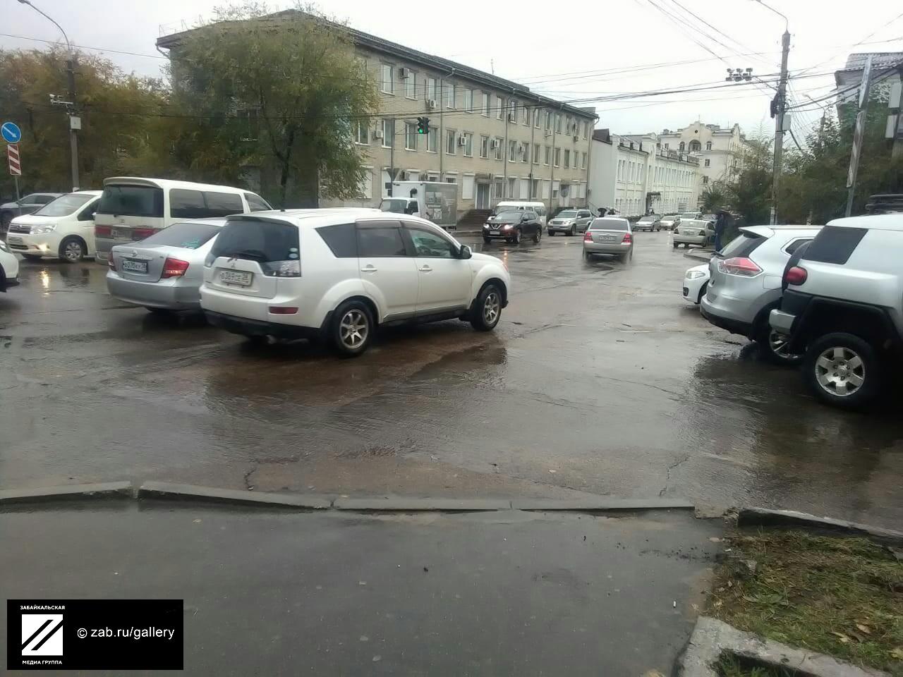 Пробка из-за столкновения трёх автомобилей образовалась в центре Читы