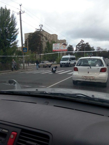 Очевидцы третий день сообщают о сидящей на дорогах Читы женщине