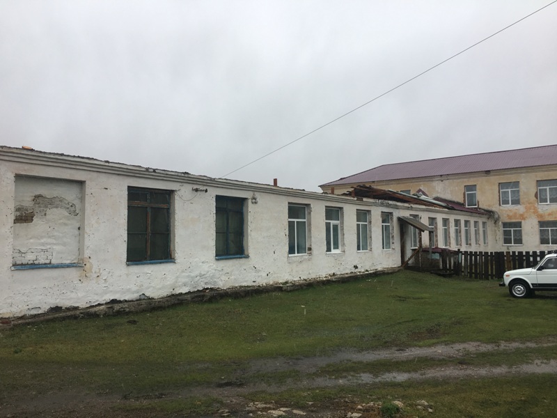 Ветром сорвало кровлю школы в Балейском районе