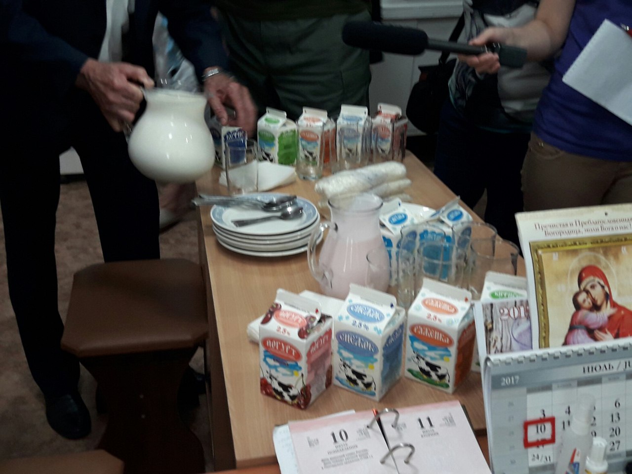 Губернатор продегустировала йогурт молокозавода в Краснокаменске