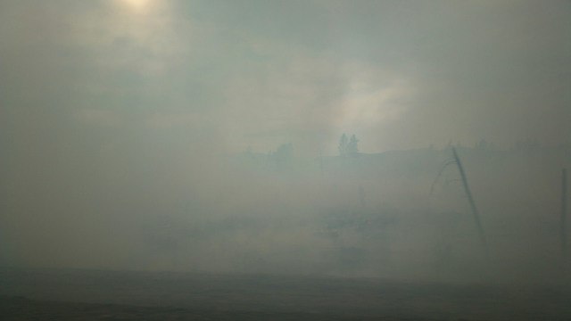 Огонь в Хилокском районе подбирается к трассе «Байкал» - очевидец