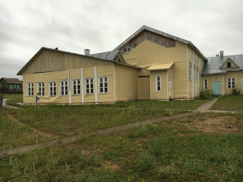 Здание школы в Усуглях «ушло под землю» из-за просадки грунта