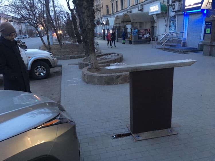 Леснянский рассказал о свежей незаконной рекламной конструкции на ул. Ленина в Чите