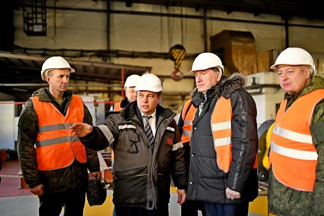 Спикер Лиханов вручил благодарственные письма рабочим Черновского РМЗ в Чите