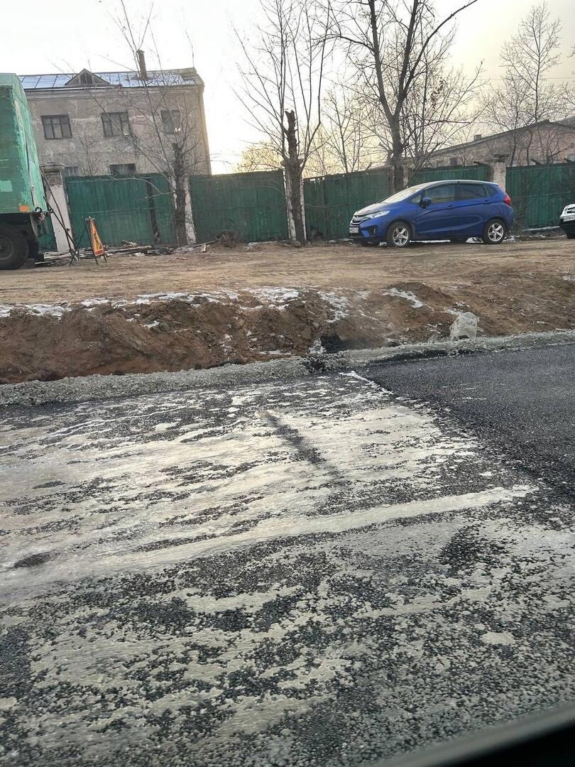 Очевидец: асфальт кладут на лёд по Новобульварной