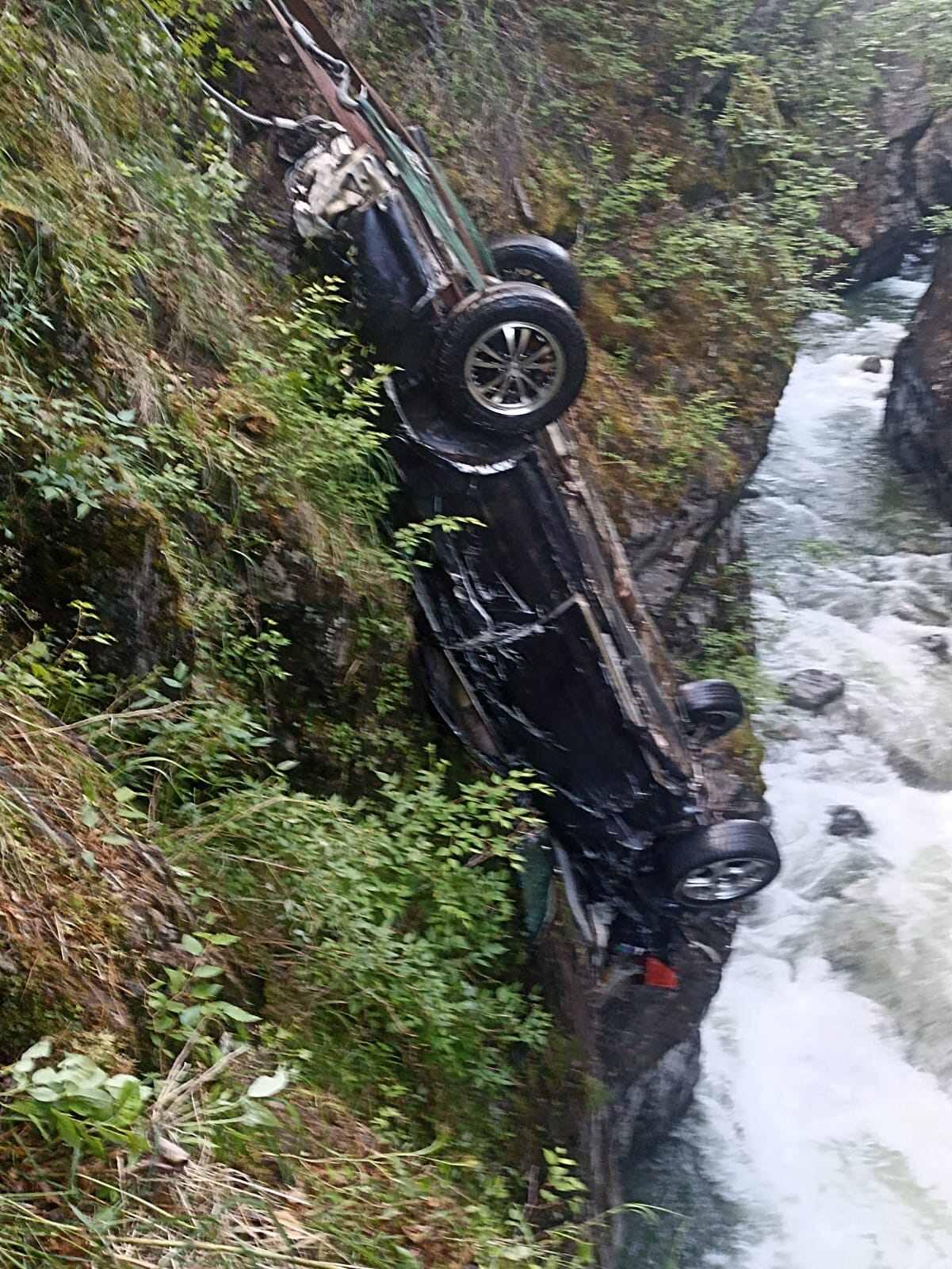 действия водителя при падении автомобиля в воду