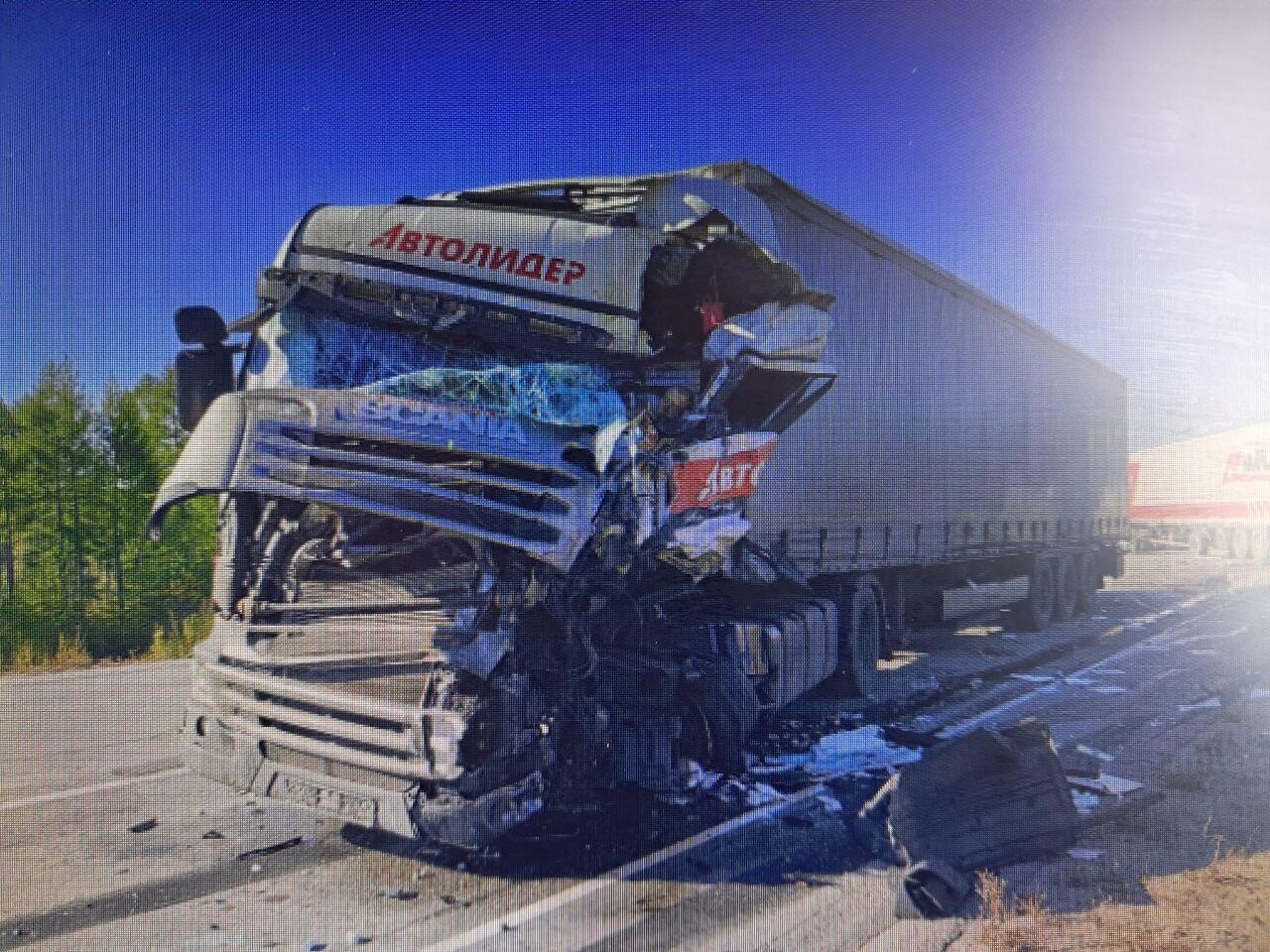 Две фуры столкнулись в Могочинском округе