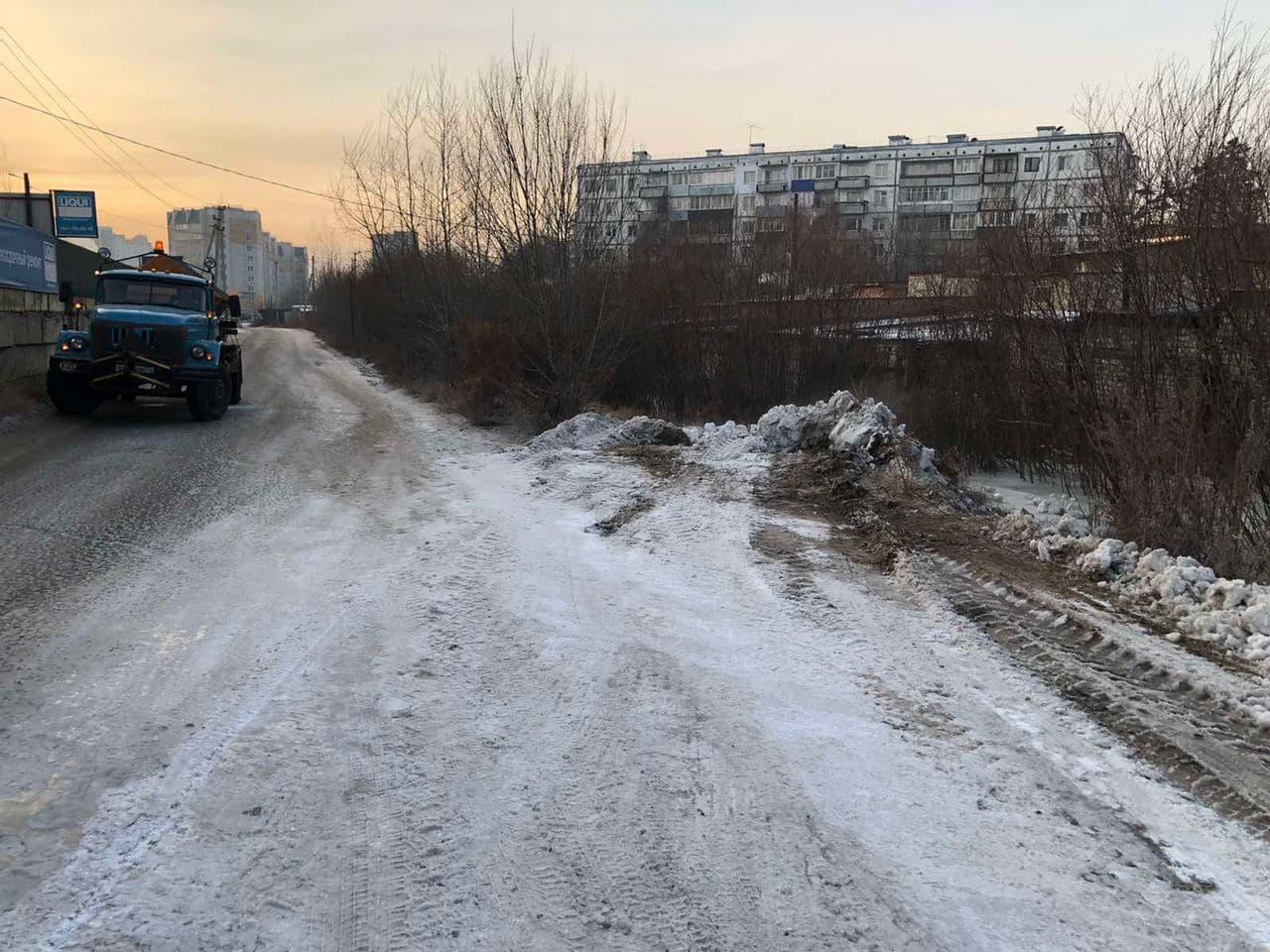 ДМРСУ устраняют последствия залива рекой улицы в Чите