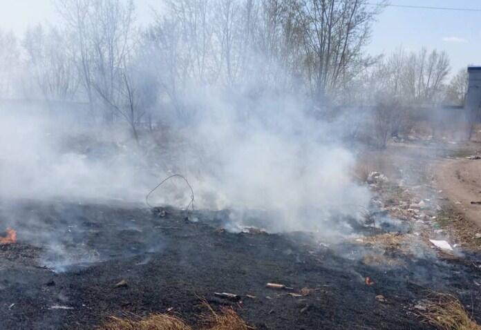 Свалка загорелась в районе школы №17 в Чите