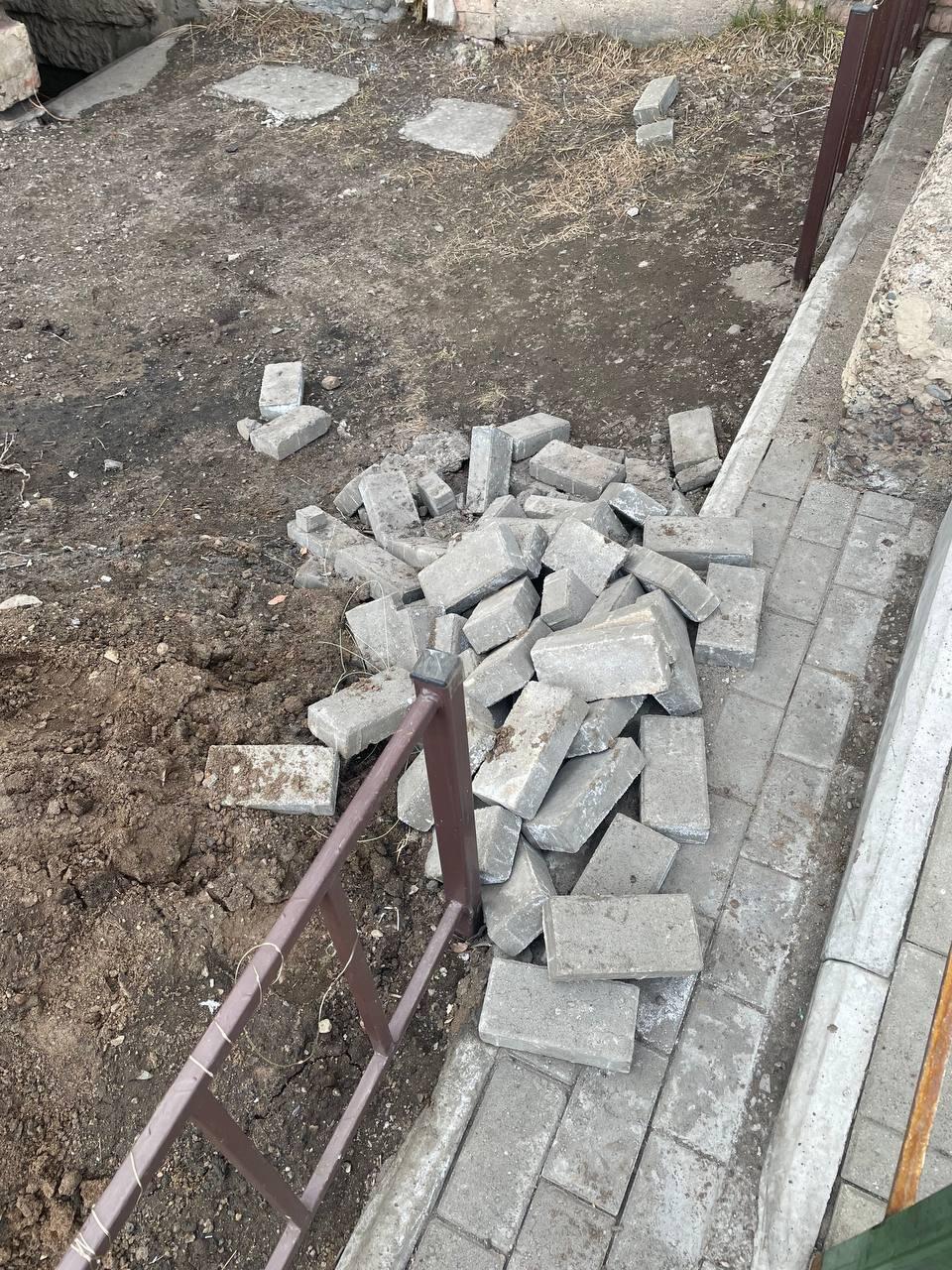 «Где 16 миллионов рублей?» — жители Борзи шокированы благоустройством двора